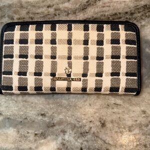 Martina 449 Black & Cream Woven Zip Wallet